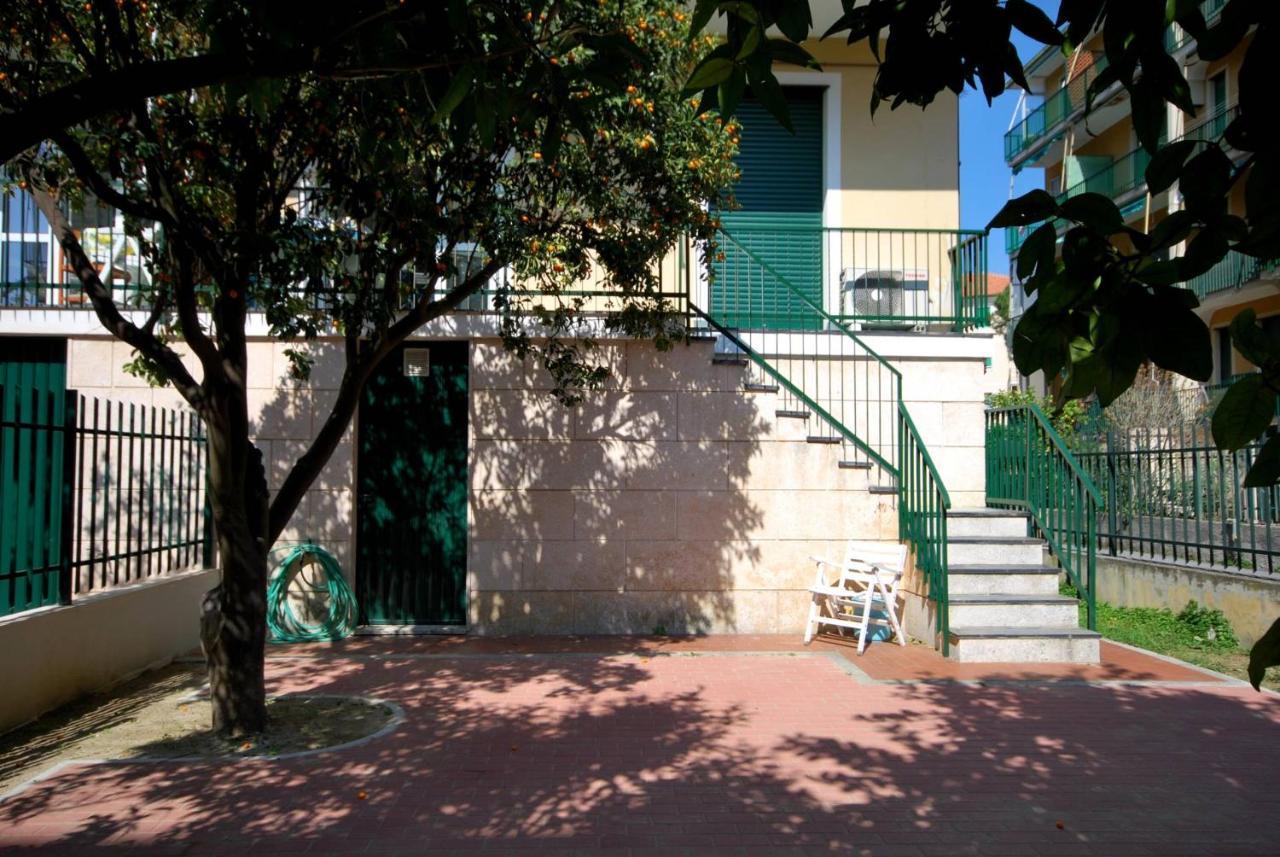 Appartamenti Con Giardino E Posto Auto Per Famiglie Finale Ligure Exterior foto