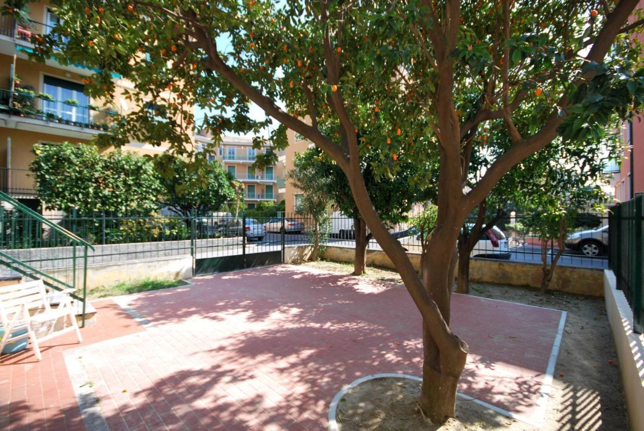 Appartamenti Con Giardino E Posto Auto Per Famiglie Finale Ligure Exterior foto